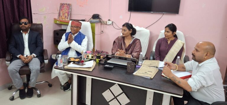 जनपद के नगर पंचायत नगर बाजार की बैठक में विभिन्न विकास के मुद्दों पर हुई चर्चा