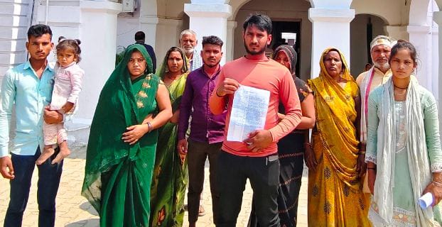 दबंगों ने अस्त्र शस्त्र से लैस होकर दलित के घर पर बरपाया कहर मुंडेरवा पुलिस मुकदमा तो दूर नही कराया प्राथमिक उपचार