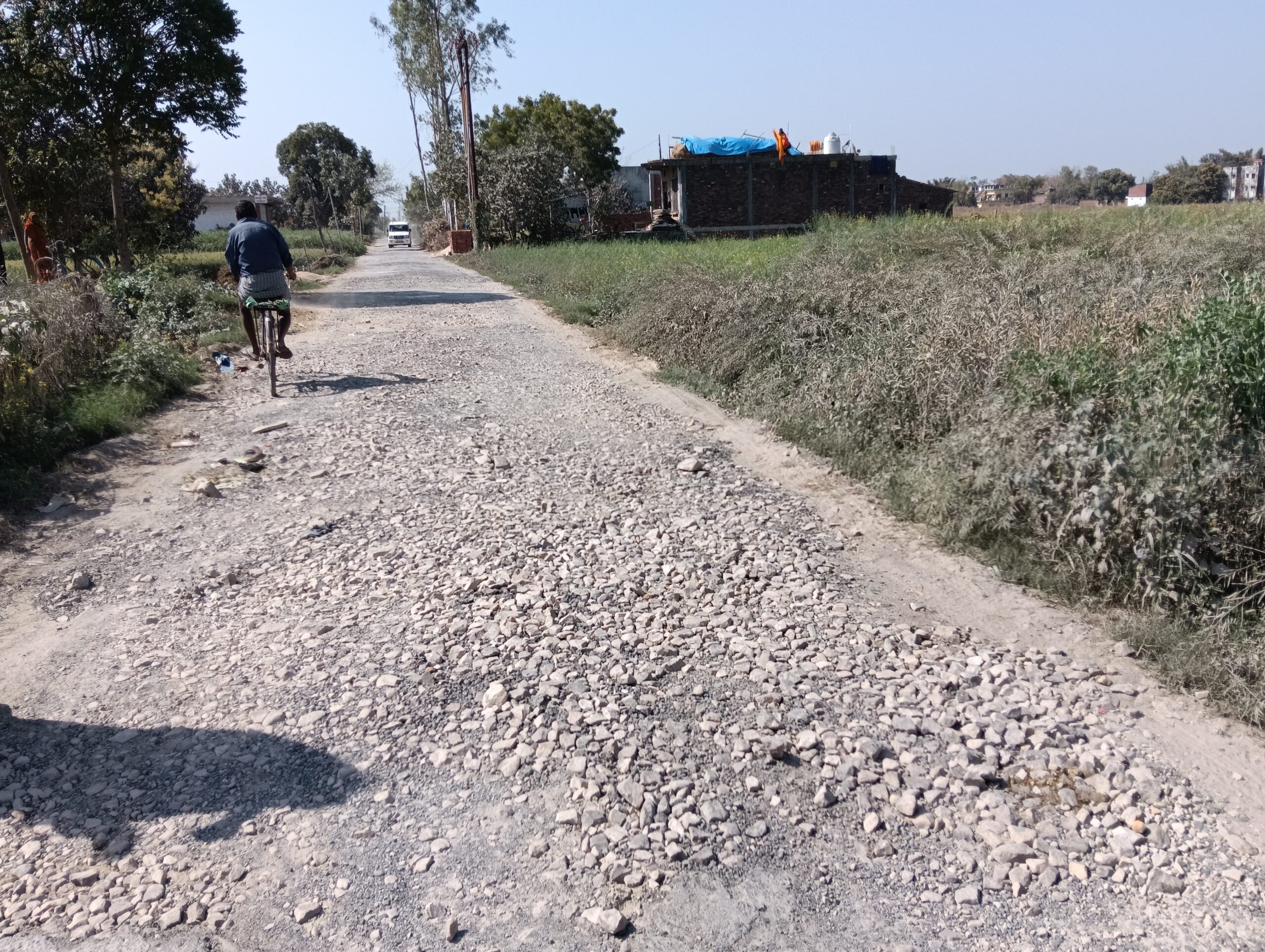 एक सड़क से दूसरी सड़क को जोड़ने वाली सड़क बदहाल