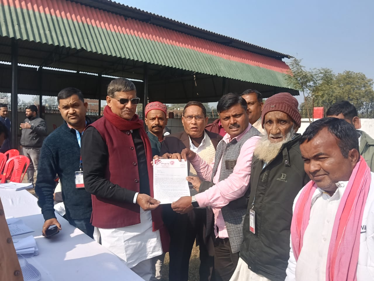 पत्रकारों की समस्याओं को लेकर सांसद को सौंपा गया मांग-पत्र