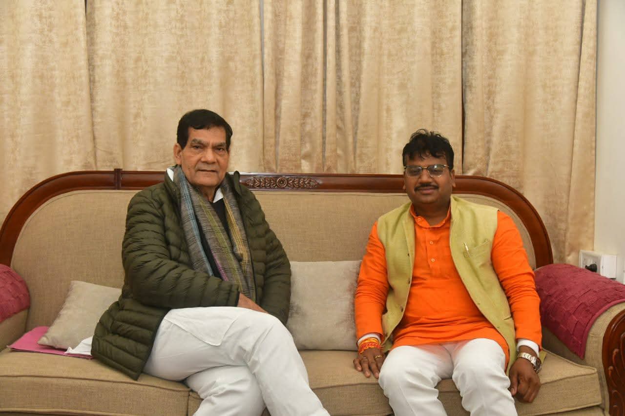 विधायक चंद्रभानु पासवान ने ऊर्जा मंत्री एके शर्मा से की मुलाकात