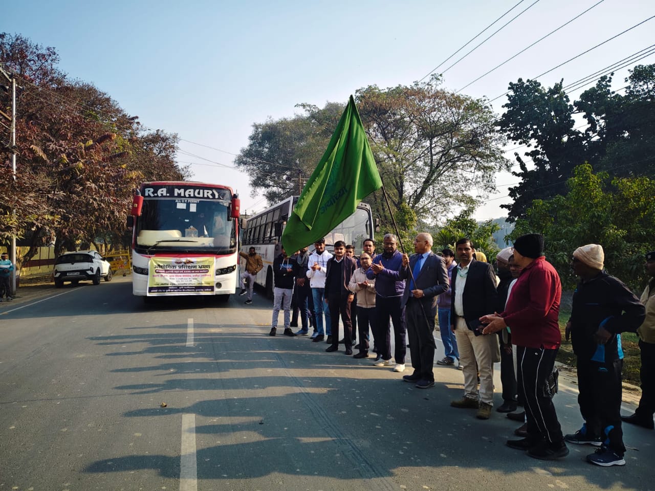 मकर संक्रांति पर रामनगरी में उमड़ी श्रद्धा की अपार भीड़, सरयू तट पर भोर से श्रद्धालुओं का जनसैलाब