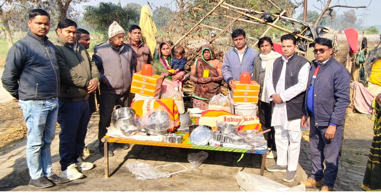 अग्नि पीड़ित परिवार की सहायता के लिए आगे आयी सोसायटी