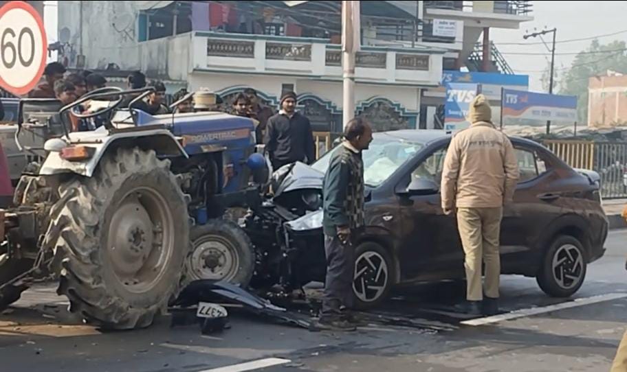 लखनऊ–रायबरेली मार्ग पर रॉन्ग साइड से आ रहे ट्रैक्टर ने कार में मारी टक्कर, चालक घायल……..