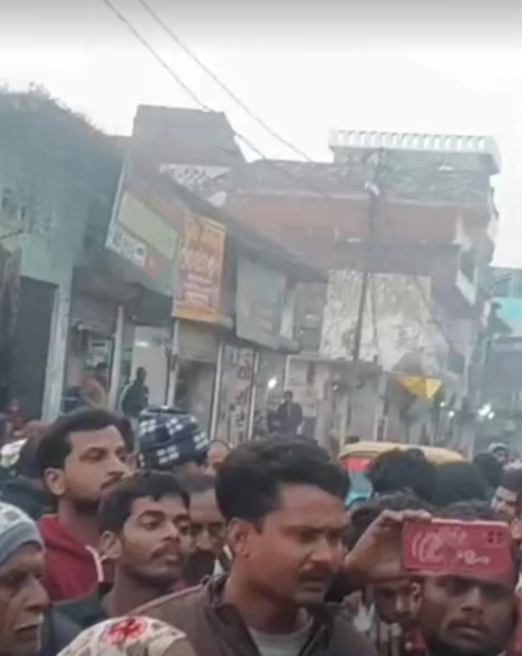 चिकित्सालय में प्रसव के बाद प्रसूता की मौत, आक्रोशित परिजनों ने लगाया जाम, महिला चिकित्सक पर कार्यवाही की मांग