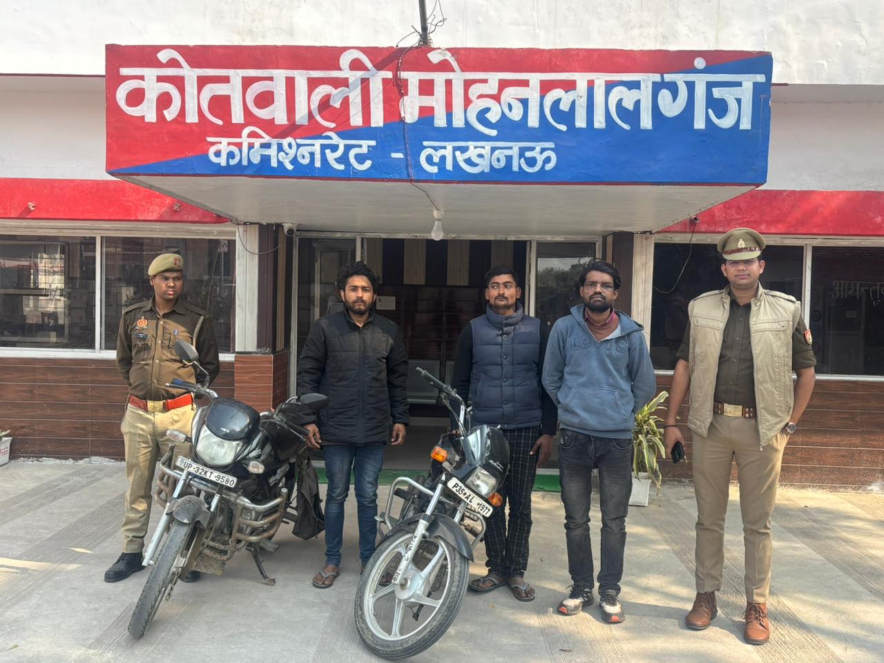 शातिर चोरों को किया गिरफ्तार, चोरी की मोटरसाइकिल बरामद……..