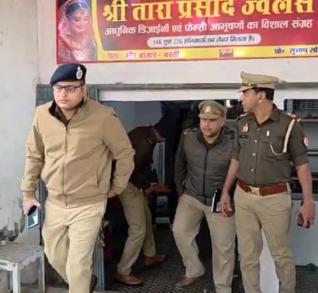 गौर बाजार में ज्वेलरी शॉप में भीषण चोरी, एसपी ने किया मौके का निरीक्षण