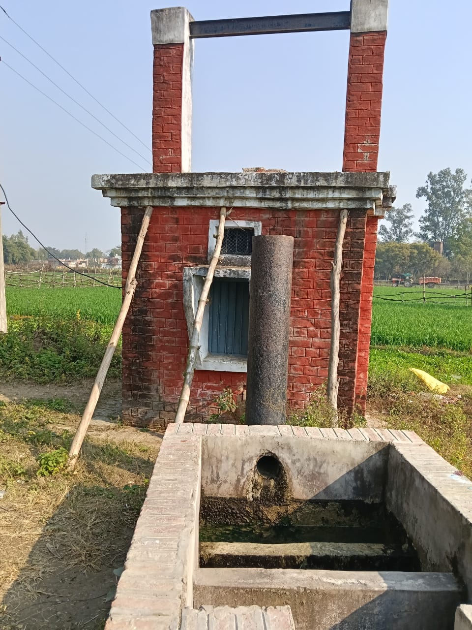 सरकारी नलकूप बना हादसे को न्योता, नए बजट के इंतजार में लटकी मरम्मत……