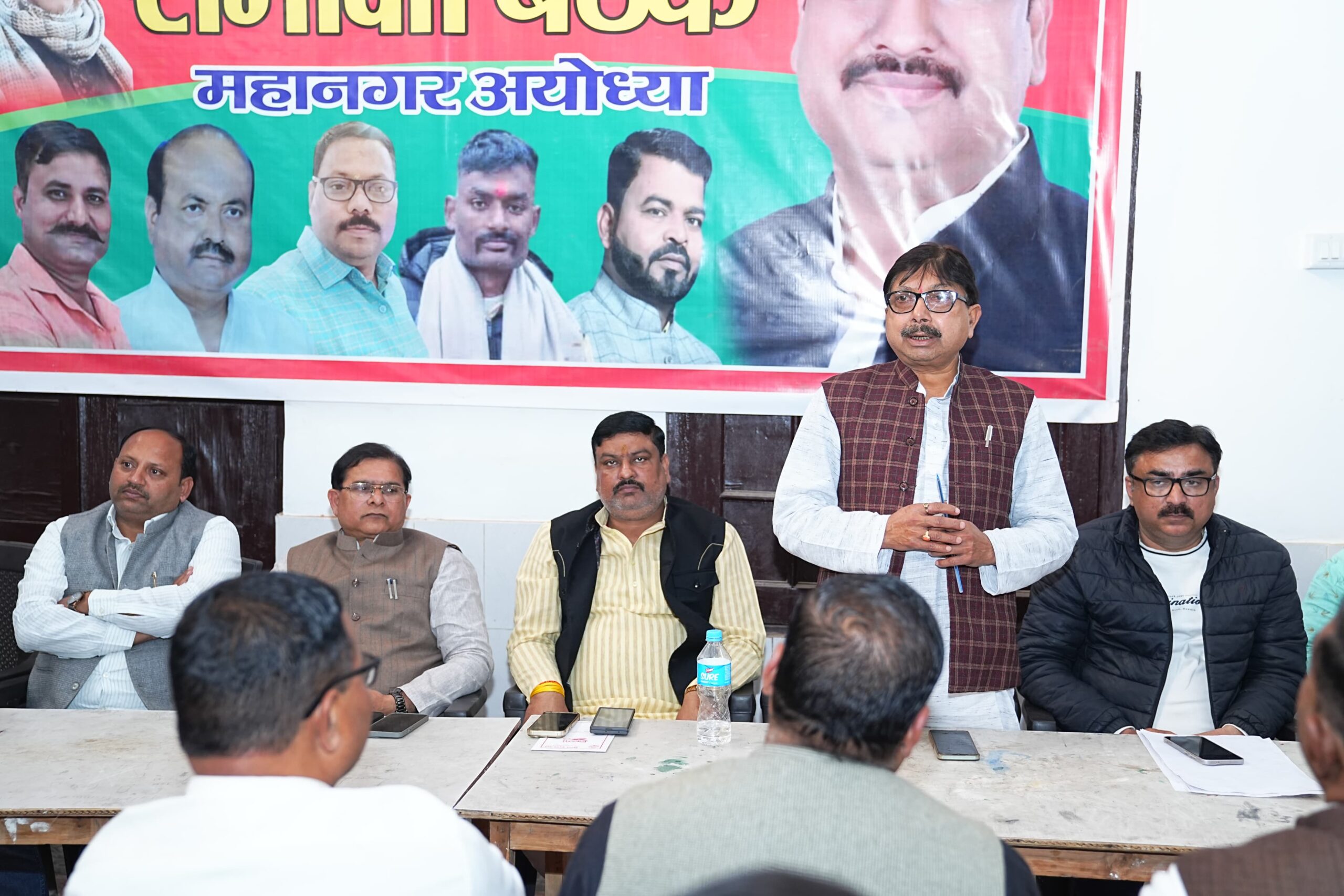 सपा कार्यालय पर नए युवा मतदाता का वोट बढ़ाने व अब तक किए कार्यों की समीक्षा बैठक संपन्न , बैठक से मनायी गयी पूर्व स्व. जनेश्वर मिश्र की पुण्यतिथि