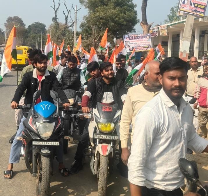 भीम आर्मी व आजाद समाज पार्टी ने निकाला तिरंगा यात्रा