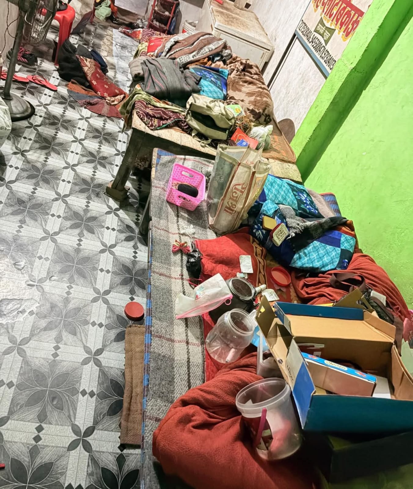 दिनदहाड़े बंद मकान से लाखों की चोरी, क्षेत्र में दहशत