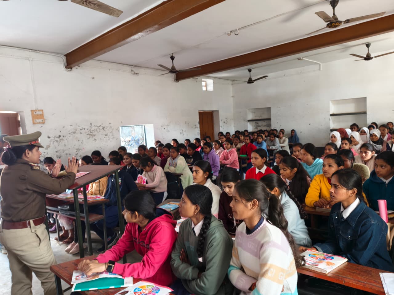 मिशन शक्ति अभियान: पटरंगा पुलिस ने छात्राओं को किया सशक्त, सुरक्षा व सरकारी योजनाओं की दी विस्तृत जानकारी