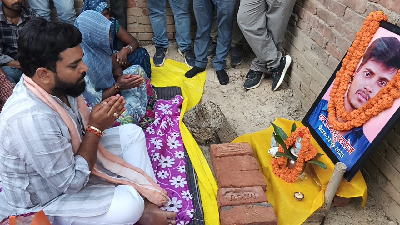 धरियामऊ लेंटर हादसा: डॉ. आशीष तिवारी ने निभाया वादा, तीनों दिवंगत मजदूरों के नाम से बनेंगे पक्के आवास