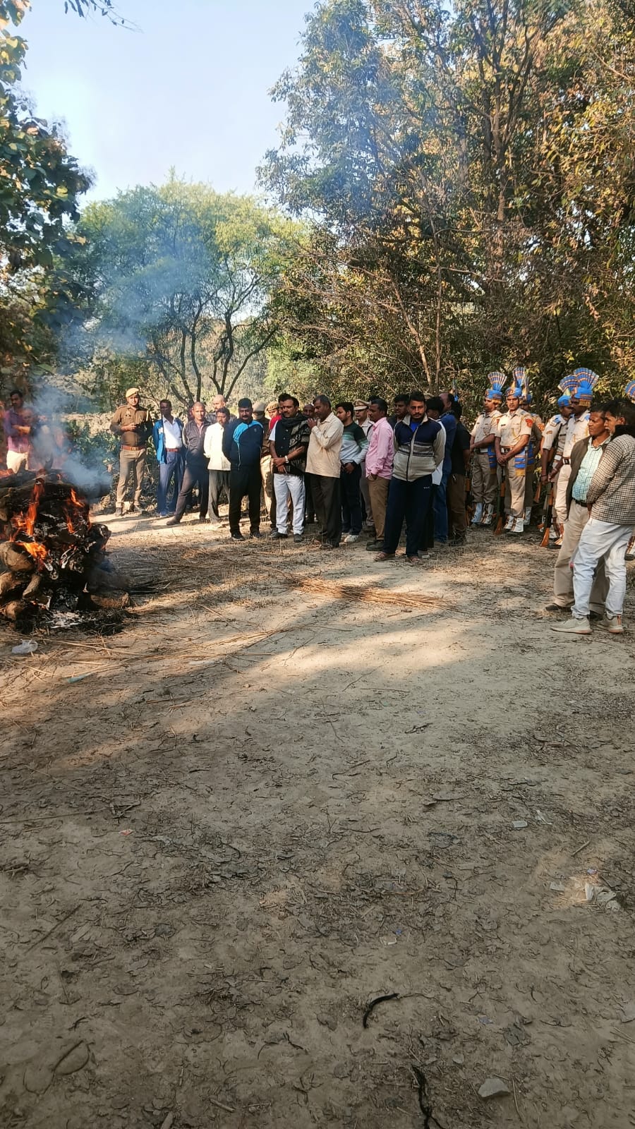 सड़क दुर्घटना में शहीद सीआरपीएफ जवान विनय सिंह का राजकीय सम्मान के साथ अंतिम संस्कार