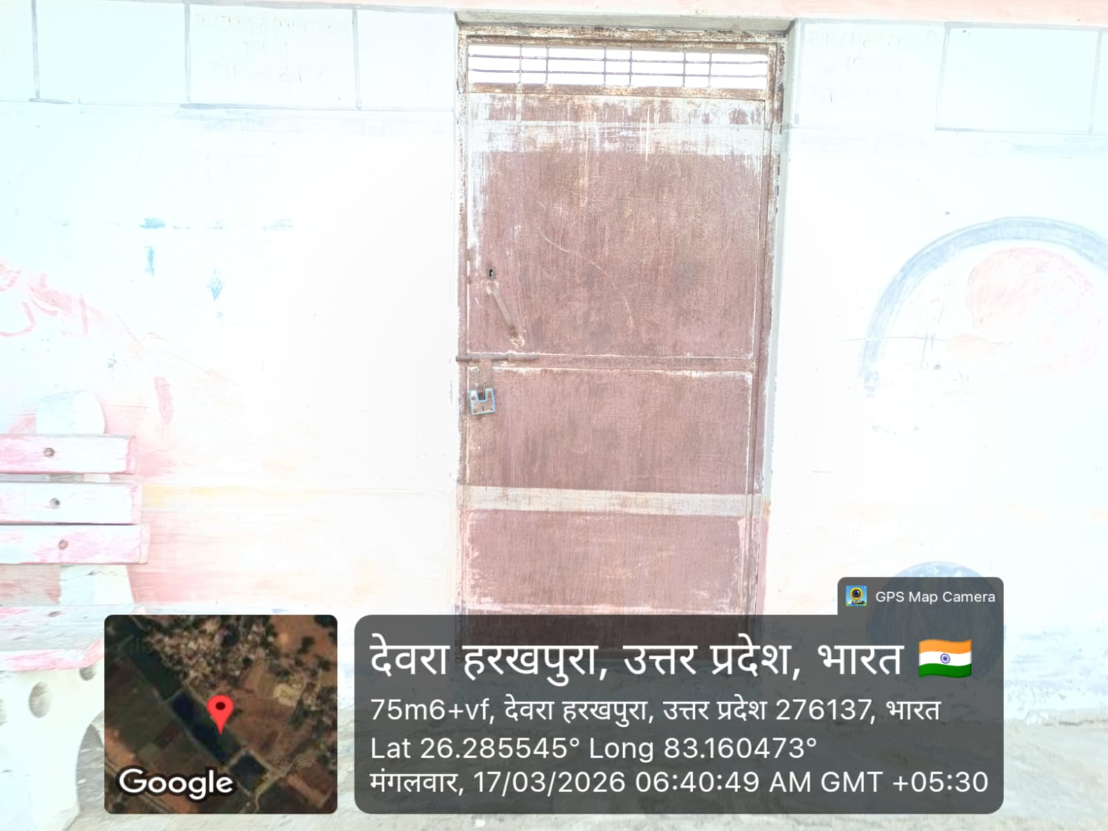 ताले में कैद सामुदायिक शौचालय, ग्रामीण खुले में शौच को मजबूर