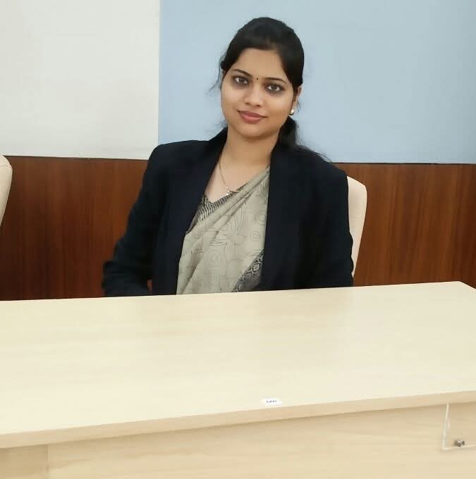 प्रशासनिक बदलाव! अनुपम शुक्ला का तबादला, ईशा प्रिया बनीं नई जिलाधिकारी