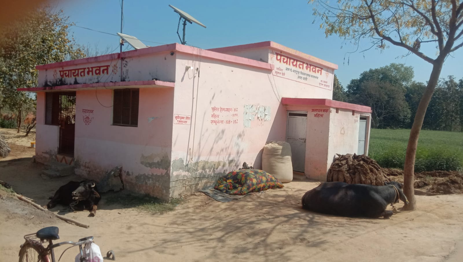 सचिव रजनी दुबे के आगे पंचायत भवन कलस्टर हुआ फेल