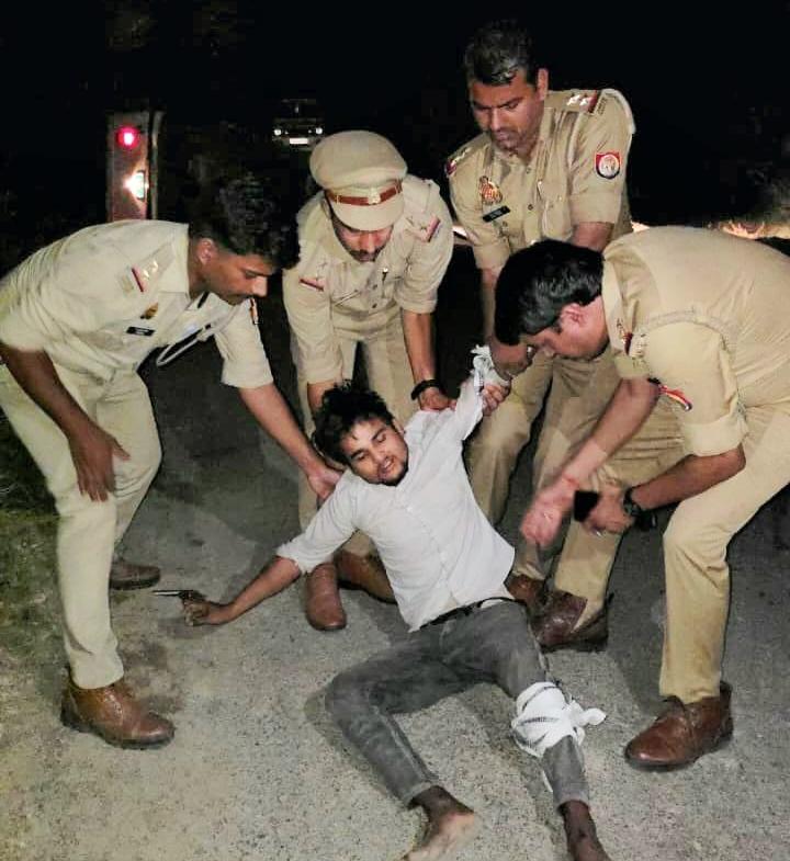 दुष्कर्म का आरोपी ऑटो चालक पुलिस मुठभेड़ में ढेर, पैर में लगी गोली