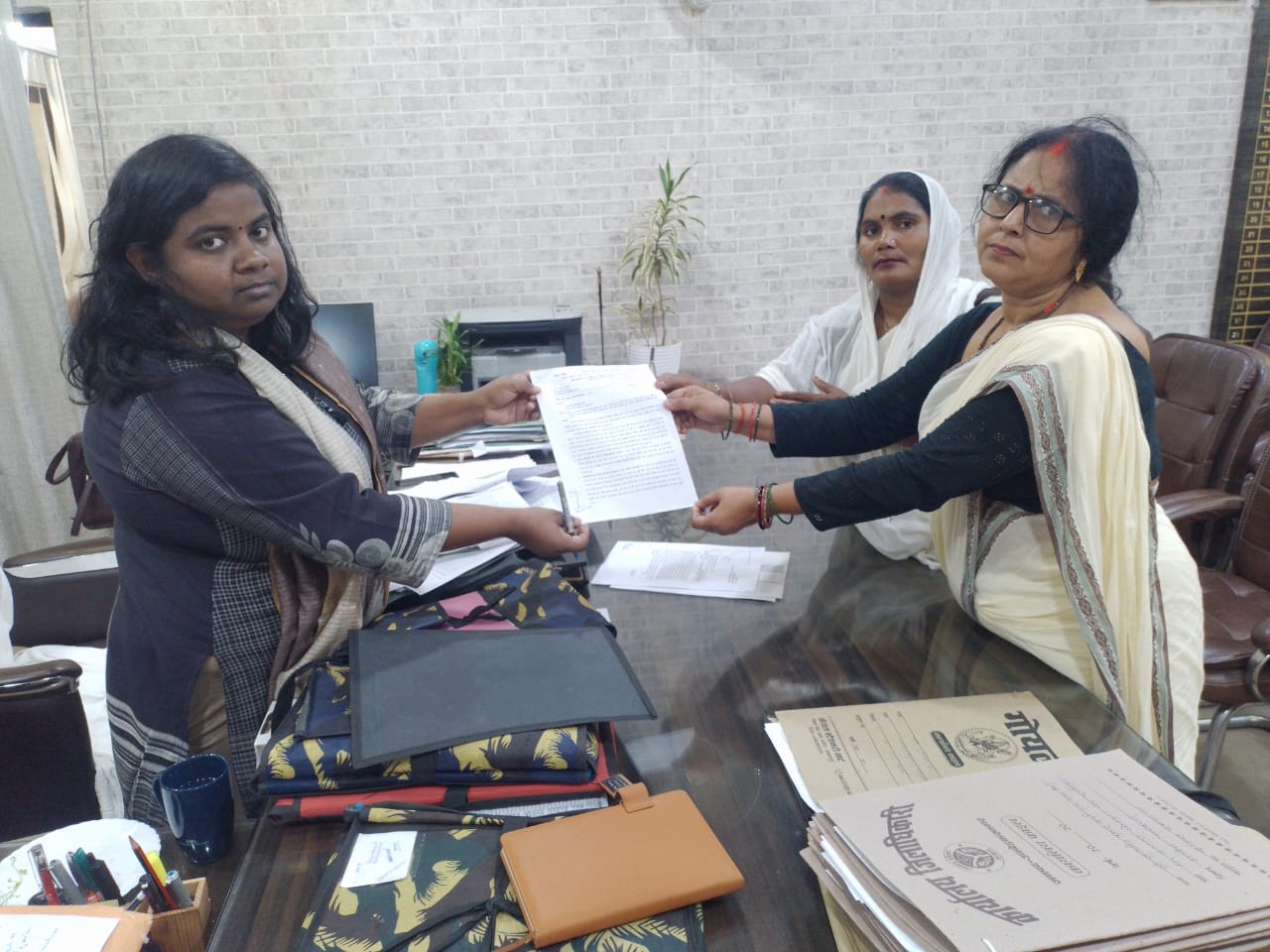 आशा और आशा संगिनी कार्यकर्ताओं ने मुख्यमंत्री को भेजा ज्ञापन, राज्य कर्मचारी का दर्जा देने की मांग