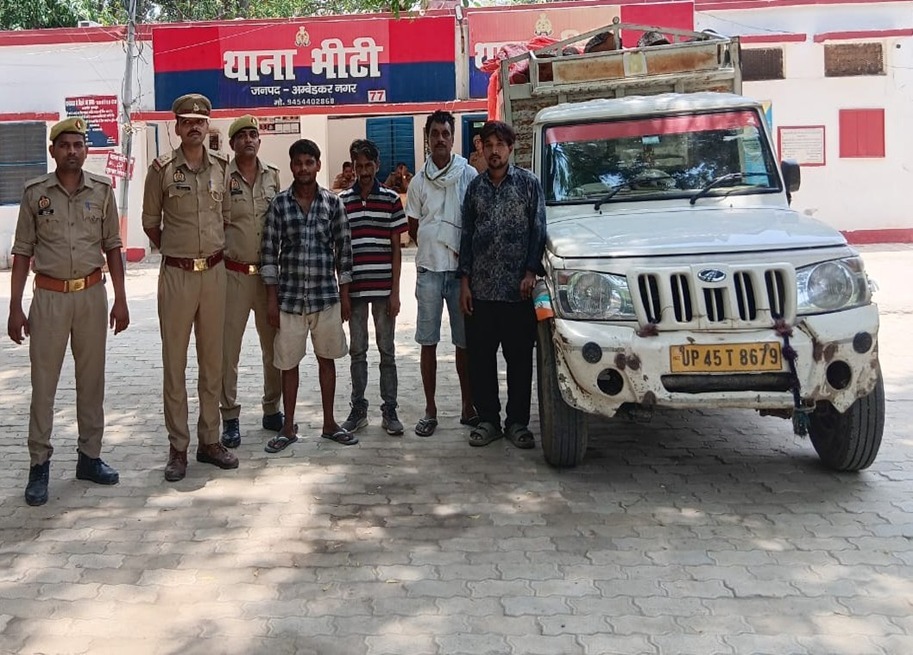 अवैध लकड़ी तस्करी में 4 गिरफ्तार, पिकअप वाहन सीज