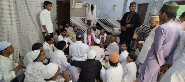टाण्डा में बिजली विभाग के खिलाफ सपा का हल्लाबोल, धरने पर बैठे विधायक राममूर्ति वर्मा