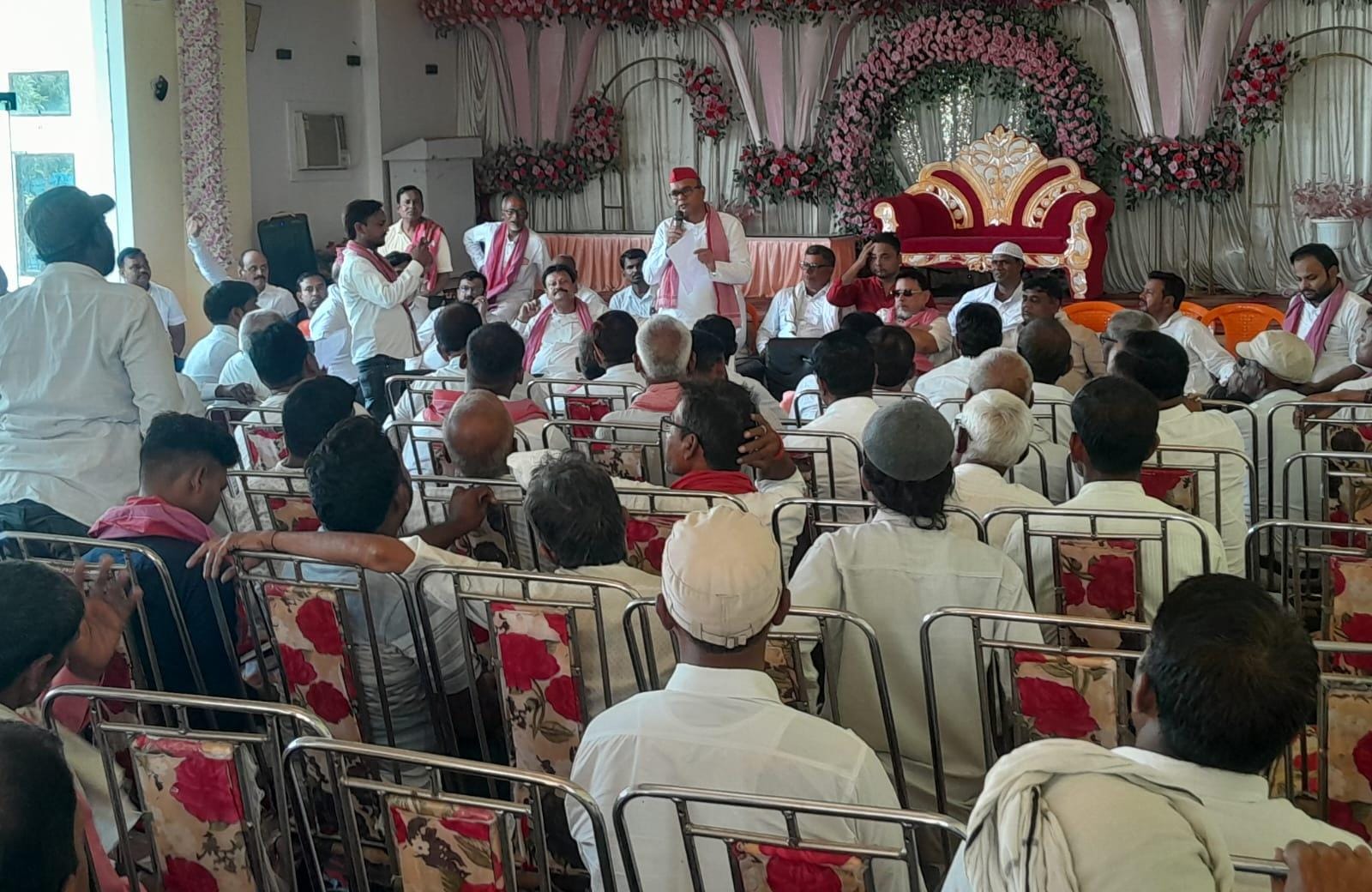विधायक राममूर्ति वर्मा के नेतृत्व में मासिक बैठक संपन्न
