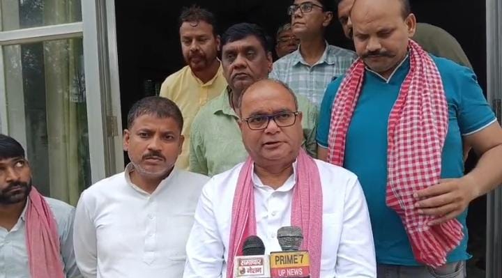 बारिश नहीं रोक पाई कार्यकर्ताओं का जोश, पीडीए महापंचायत की तैयारियों में जुटे विधायक राममूर्ति वर्मा