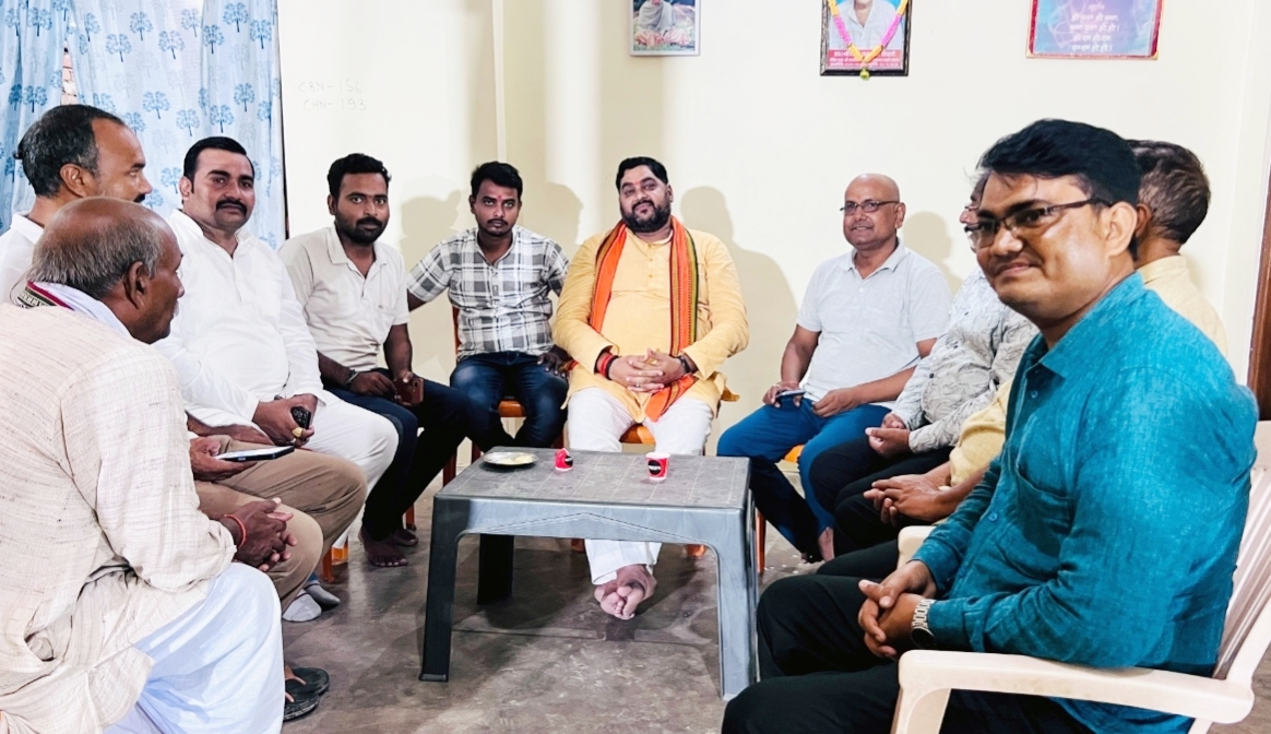 विभिन्न बूथों पर भाजपा कार्यकर्ताओं ने सुनी ‘मन की बात’