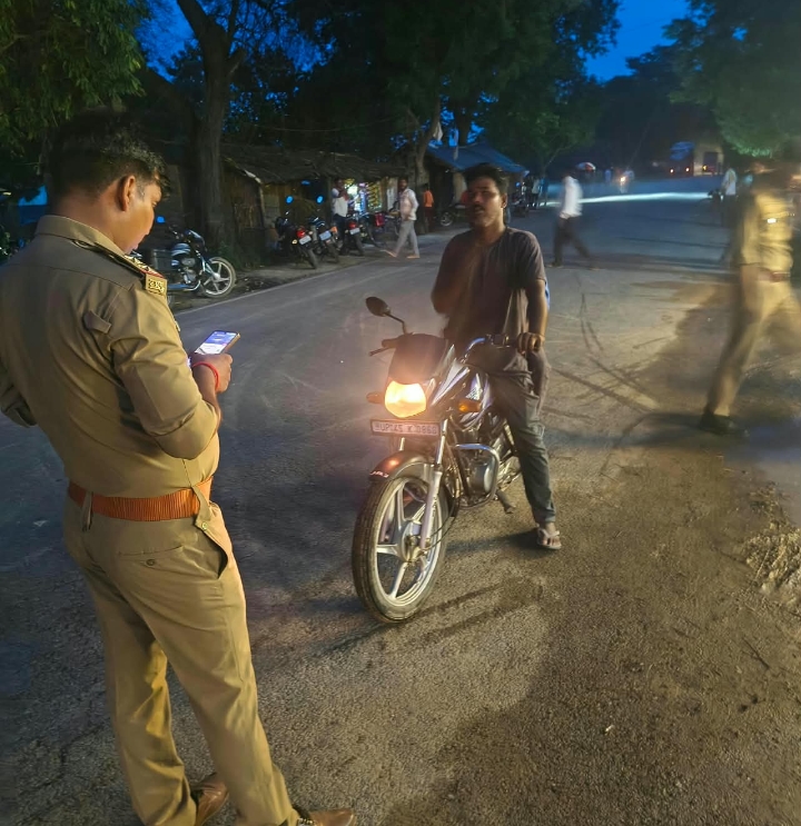 श्रावण क्षेत्र चौकी पुलिस ने चलाया सघन वाहन चेकिंग अभियान